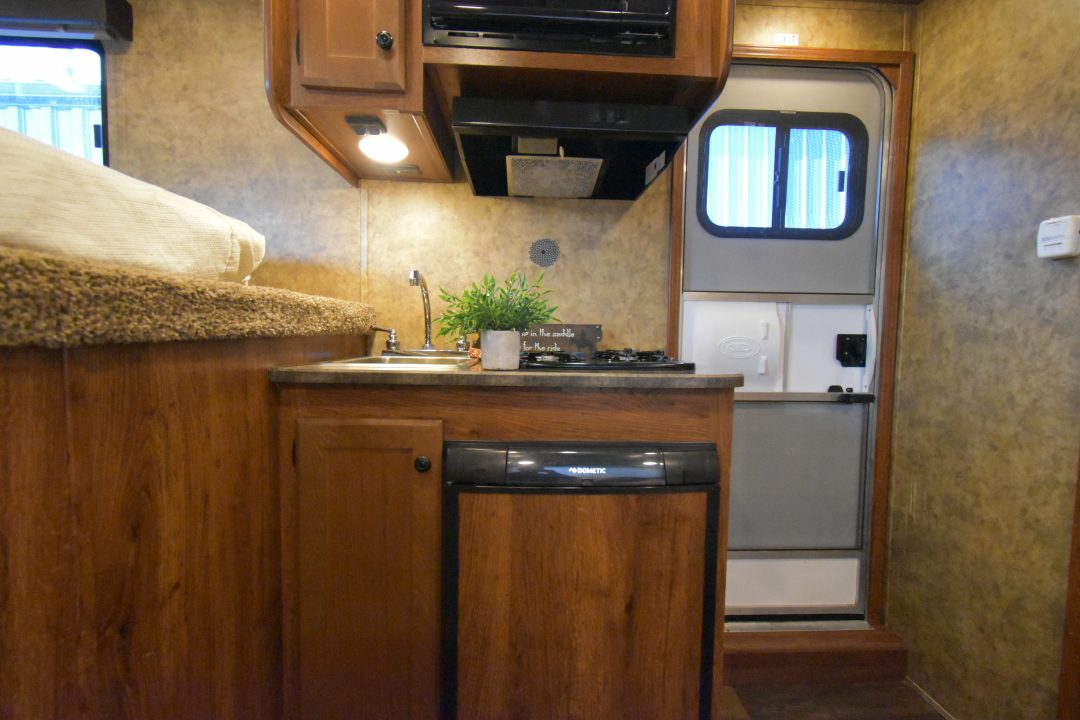 Used 2020 Lakota CH27 Horse Trailer