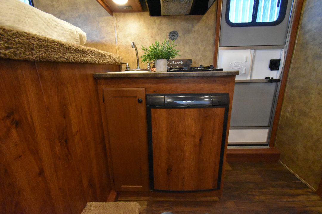 Used 2020 Lakota CH27 Horse Trailer