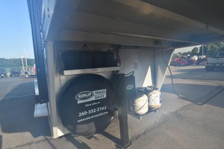Used 2020 Lakota CH27 Horse Trailer