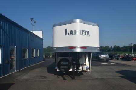 Used 2020 Lakota CH27 Horse Trailer