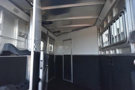 Used 2020 Lakota CH27 Horse Trailer