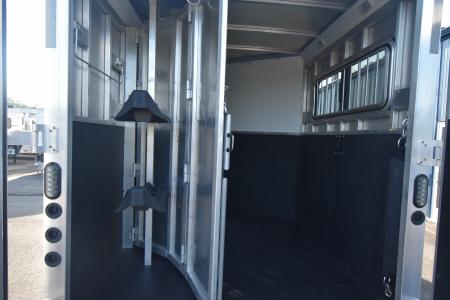 Used 2020 Lakota CH27 Horse Trailer