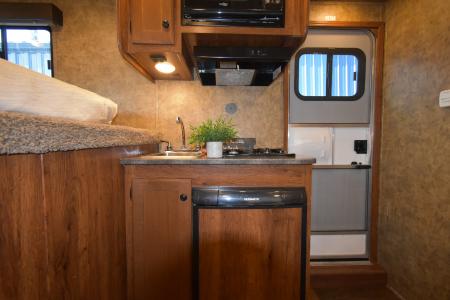 Used 2020 Lakota CH27 Horse Trailer