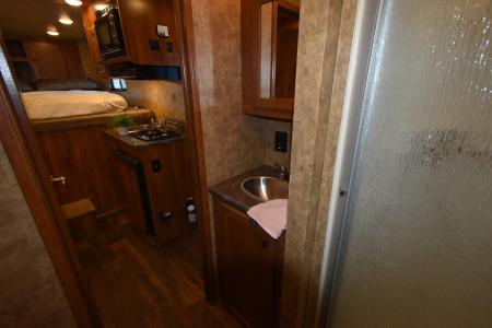 Used 2020 Lakota CH27 Horse Trailer