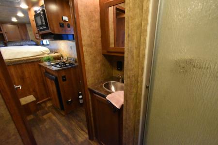 Used 2020 Lakota CH27 Horse Trailer