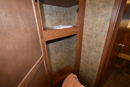 Used 2020 Lakota CH27 Horse Trailer