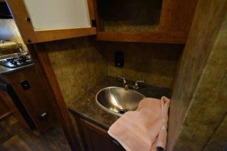 Used 2020 Lakota CH27 Horse Trailer