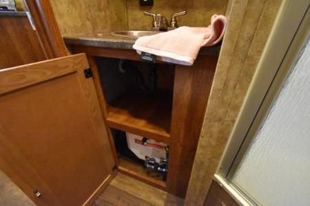 Used 2020 Lakota CH27 Horse Trailer