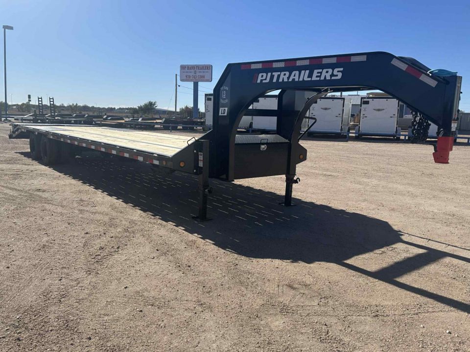 New 2027 PJ 32' Low-Pro Flatdeck with Duals (LD) Gooseneck (12k)