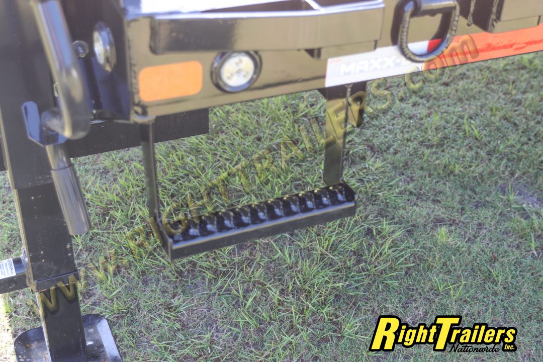 New 2027 8.5X40 MAXX-D GOOSENECK EQUIPMENT TRAILER
