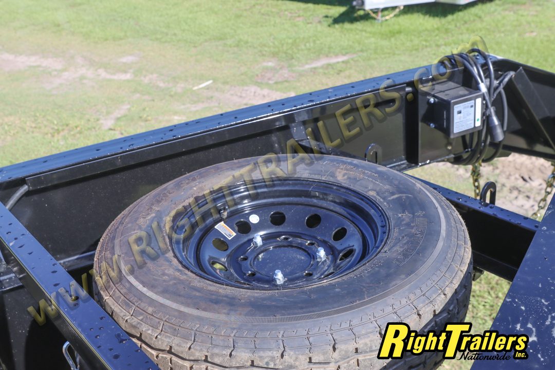 New 2027 8.5X40 MAXX-D GOOSENECK EQUIPMENT TRAILER
