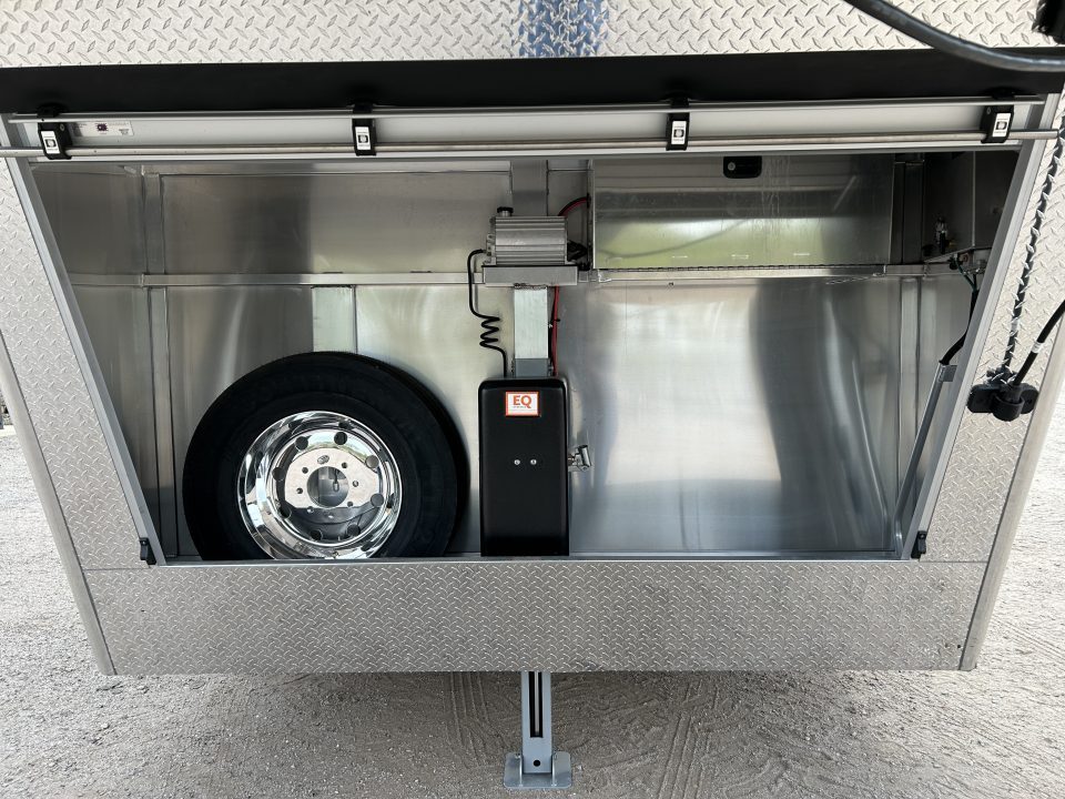 New 2027 Cimarron Trailers 6 Horse Norstar Slant Trainer Trailer