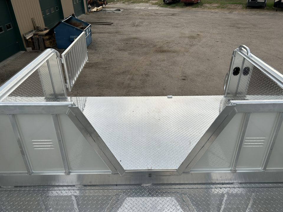 New 2027 Cimarron Trailers 6 Horse Norstar Slant Trainer Trailer