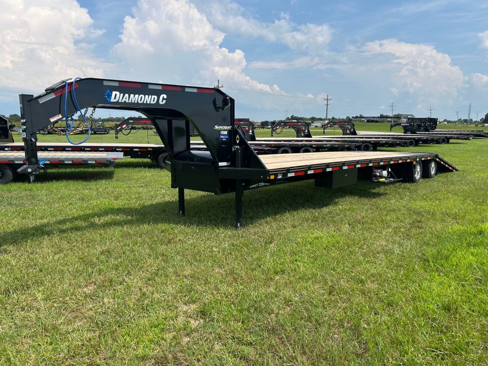 New 2026 Diamond C 102x40 Tandem 25.9K GN Pacesetter Hydrotail w/ Hydraulic Jacks, EOH Brakes, & Aluminum Wheels