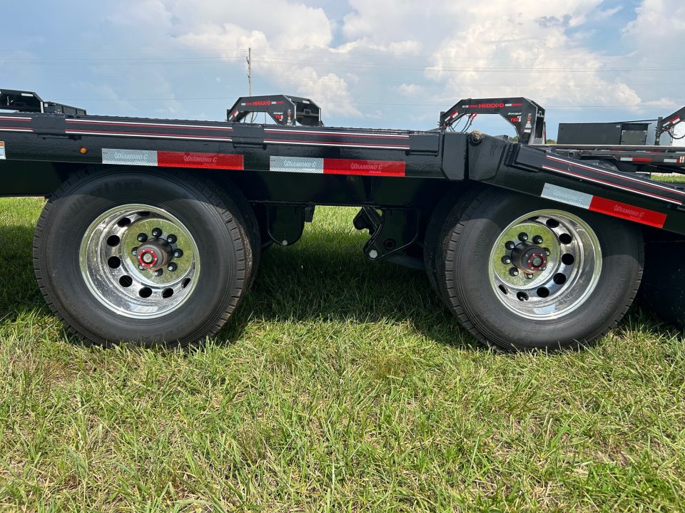 New 2026 Diamond C 102x40 Tandem 25.9K GN Pacesetter Hydrotail w/ Hydraulic Jacks, EOH Brakes, & Aluminum Wheels