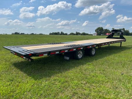 New 2026 Diamond C 102x40 Tandem 25.9K GN Pacesetter Hydrotail w/ Hydraulic Jacks, EOH Brakes, & Aluminum Wheels
