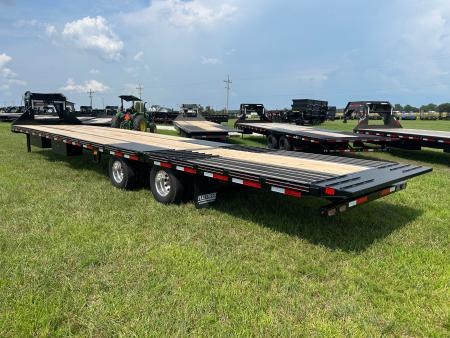 New 2026 Diamond C 102x40 Tandem 25.9K GN Pacesetter Hydrotail w/ Hydraulic Jacks, EOH Brakes, & Aluminum Wheels