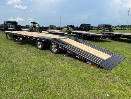 New 2026 Diamond C 102x40 Tandem 25.9K GN Pacesetter Hydrotail w/ Hydraulic Jacks, EOH Brakes, & Aluminum Wheels