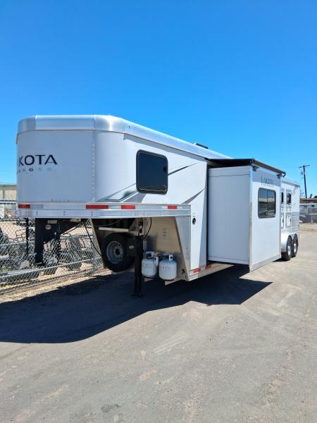 Used 2022 Lakota 4H CHARGER 11' LQ W/ SLIDE Horse Trailer C411