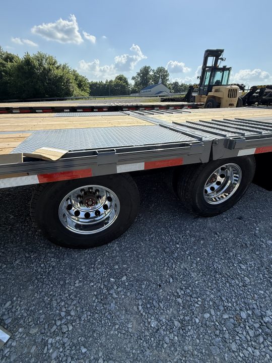 New 2026 Diamond C FMAX 210 30’ Flatbed Trailer, HYDRAULIC JACKS AND DOVETAIL, ALUMINUM OUTER WHEELS, 14 PLY TIRES