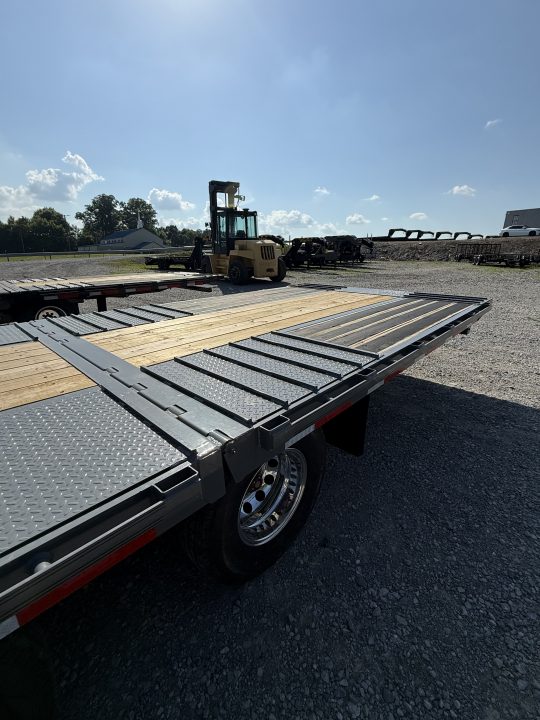New 2026 Diamond C FMAX 210 30’ Flatbed Trailer, HYDRAULIC JACKS AND DOVETAIL, ALUMINUM OUTER WHEELS, 14 PLY TIRES