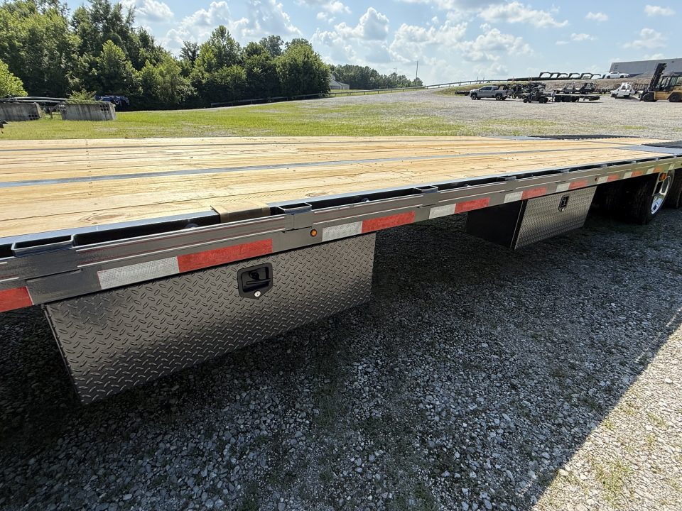 New 2026 Diamond C FMAX 212 40’ Flatbed Trailer, PACESETTER EDITION, HYD DOVETAIL, HYD JACKS, DISC BRAKES, HUTCH SUSPENSION, 25.9K GVWR