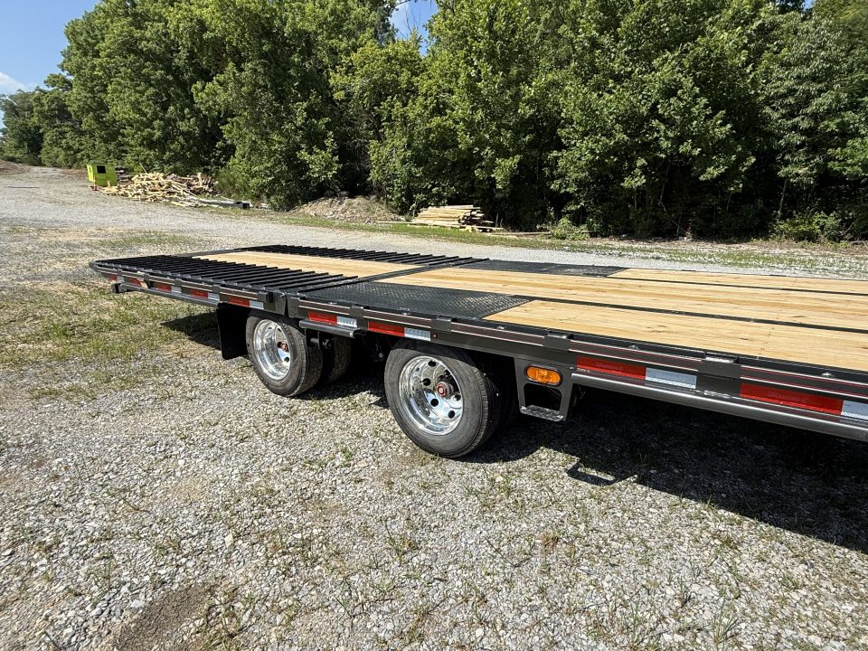 New 2026 Diamond C FMAX 212 40’ Flatbed Trailer, PACESETTER EDITION, HYD DOVETAIL, HYD JACKS, DISC BRAKES, HUTCH SUSPENSION, 25.9K GVWR