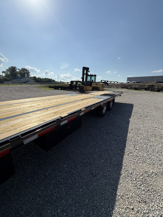 New 2026 Diamond C FMAX 210 32’ Flatbed Trailer, HYDRAULIC DOVETAIL, 2SPD DROP LEG JACKS, ALUMINUM OUTER WHEELS, 14 PLY TIRES