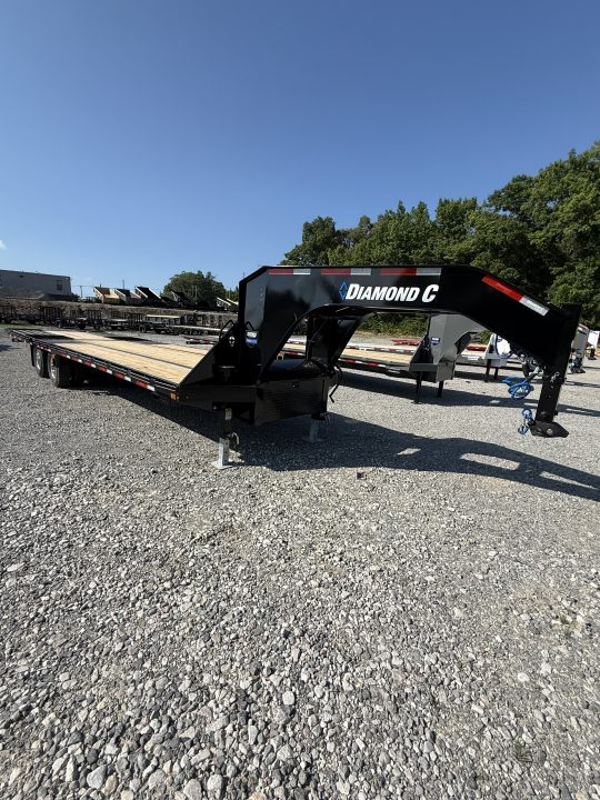 New 2026 Diamond C FMAX 210 32’ Flatbed Trailer, HYDRAULIC DOVETAIL, 2SPD DROP LEG JACKS, ALUMINUM OUTER WHEELS, 14 PLY TIRES