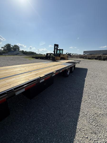 New 2026 Diamond C FMAX 210 32’ Flatbed Trailer, HYDRAULIC DOVETAIL, 2SPD DROP LEG JACKS, ALUMINUM OUTER WHEELS, 14 PLY TIRES