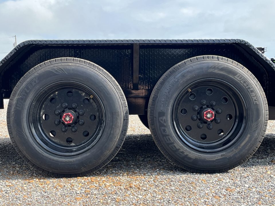 New 2027 MAXXD 83" X 22' 17.5K Tilt Equipment Trailer