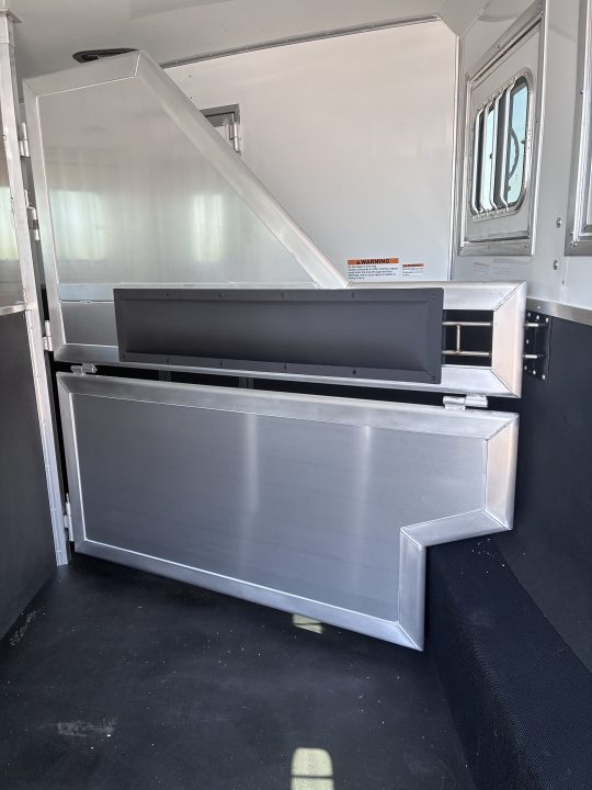 New 2027 Lakota Legacy 3H 9'LQ Horse Trailer