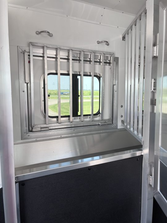 New 2027 Lakota Legacy 3H 9'LQ Horse Trailer
