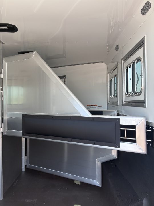 New 2027 Lakota Legacy 3H 9'LQ Horse Trailer