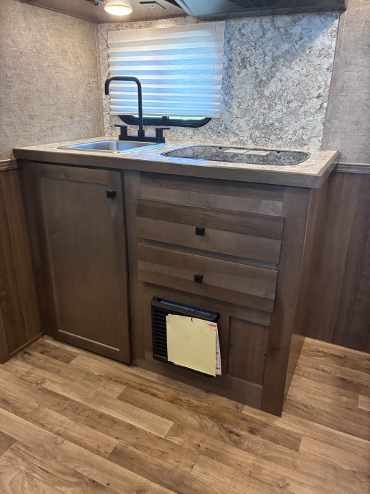 New 2027 Lakota Legacy 3H 9'LQ Horse Trailer