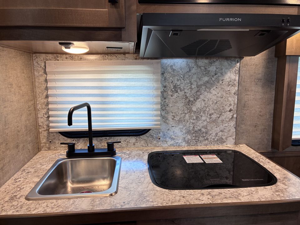 New 2027 Lakota Legacy 3H 9'LQ Horse Trailer