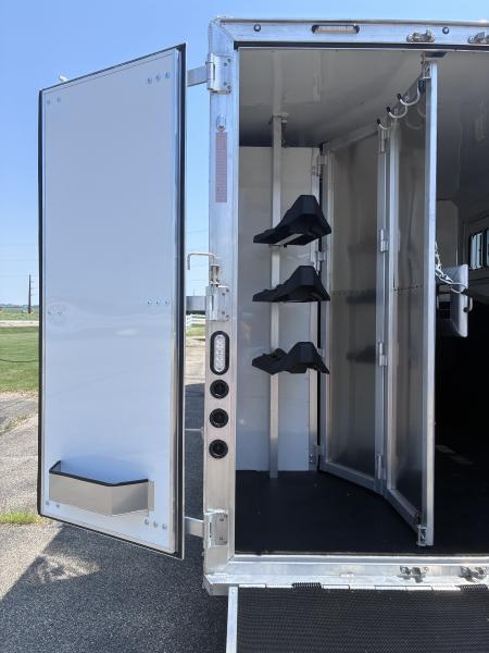New 2027 Lakota Legacy 3H 9'LQ Horse Trailer