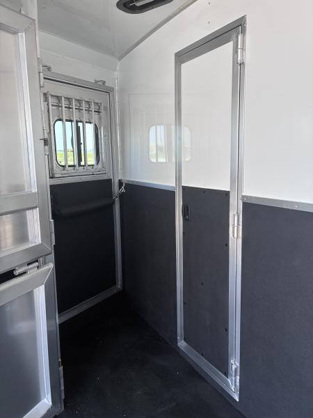 New 2027 Lakota Legacy 3H 9'LQ Horse Trailer