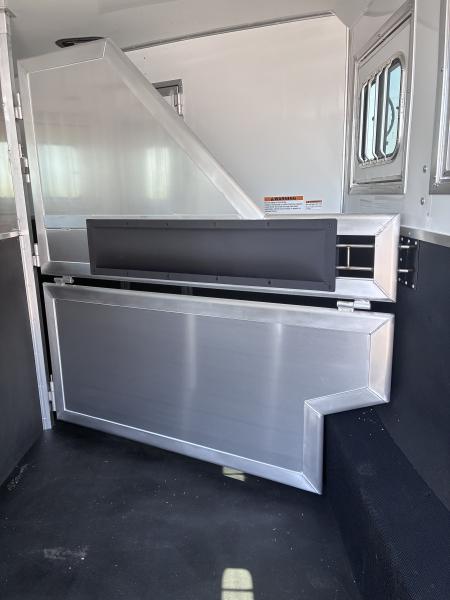 New 2027 Lakota Legacy 3H 9'LQ Horse Trailer