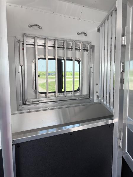 New 2027 Lakota Legacy 3H 9'LQ Horse Trailer