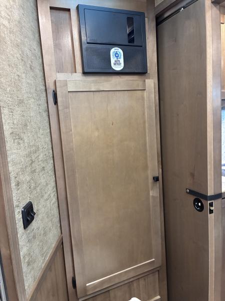 New 2027 Lakota Legacy 3H 9'LQ Horse Trailer