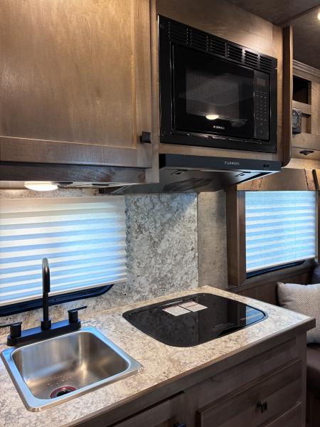 New 2027 Lakota Legacy 3H 9'LQ Horse Trailer