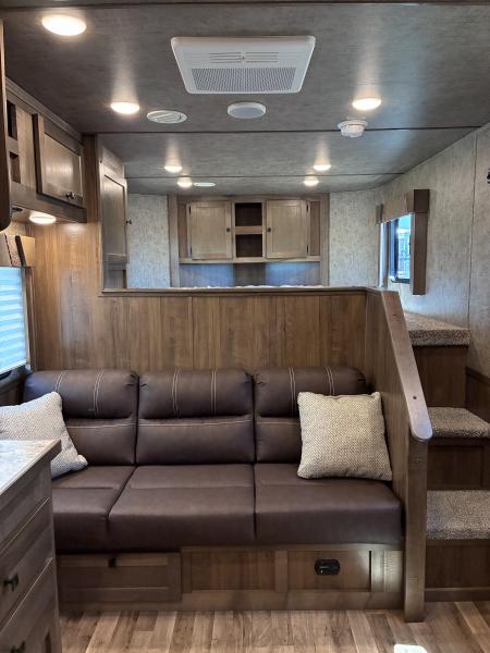 New 2027 Lakota Legacy 3H 9'LQ Horse Trailer