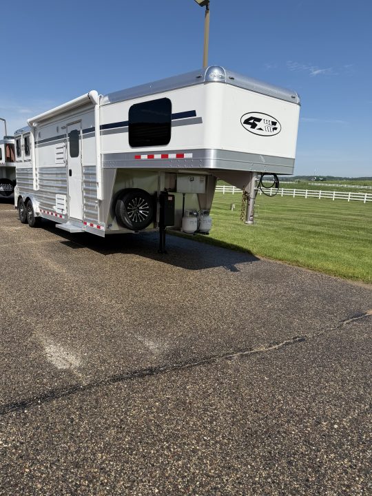 New 2027 4-Star Trailers 2H 10'LQ Horse Trailer