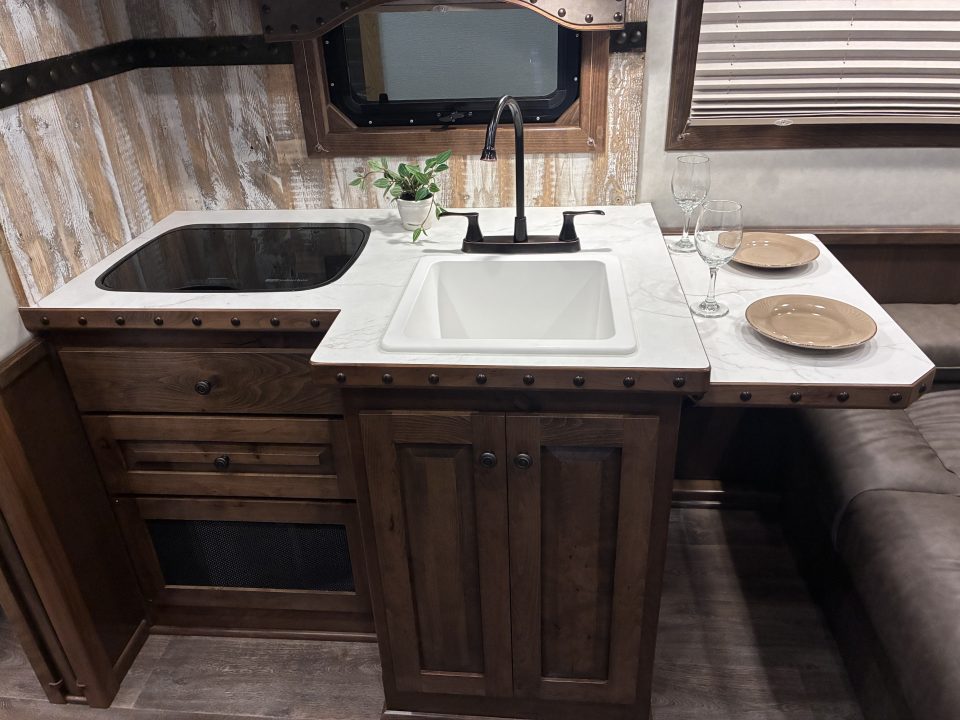 New 2027 4-Star Trailers 2H 10'LQ Horse Trailer