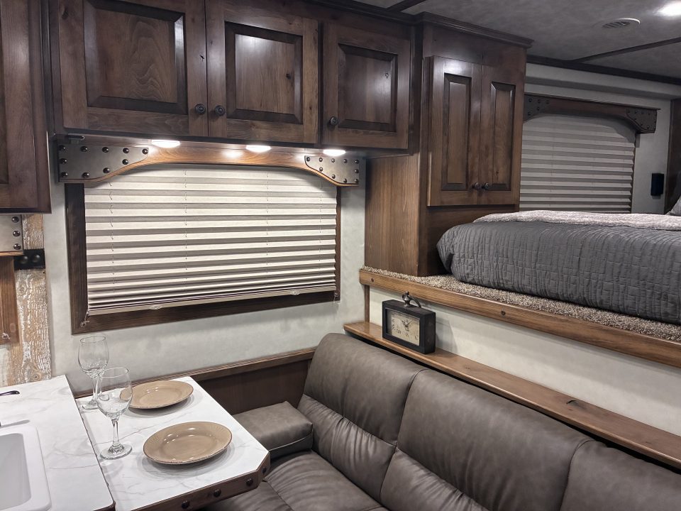 New 2027 4-Star Trailers 2H 10'LQ Horse Trailer