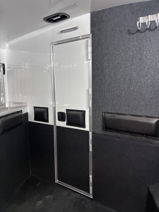 New 2027 4-Star Trailers 2H 10'LQ Horse Trailer