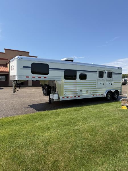 New 2027 4-Star Trailers 2H 10'LQ Horse Trailer