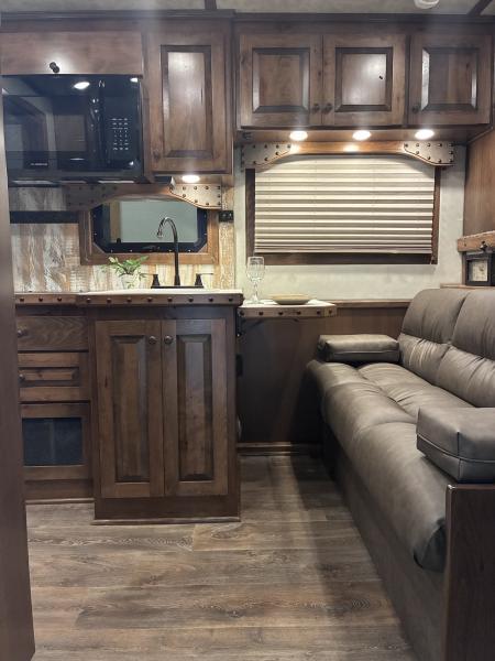 New 2027 4-Star Trailers 2H 10'LQ Horse Trailer