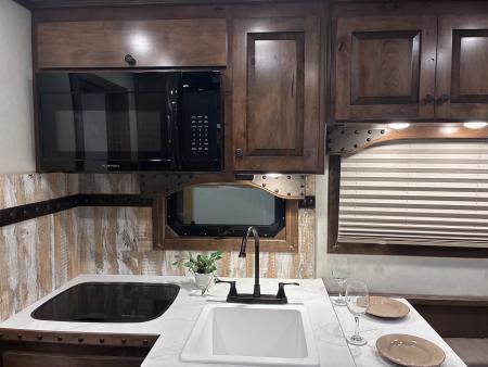 New 2027 4-Star Trailers 2H 10'LQ Horse Trailer